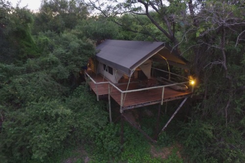 Taranga Safari Lodge tent buitenkant